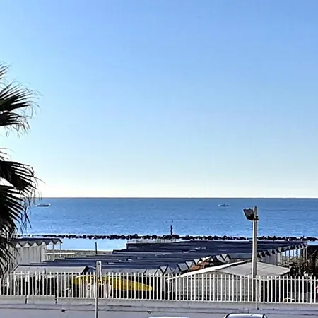 Rome Sea Apartament *